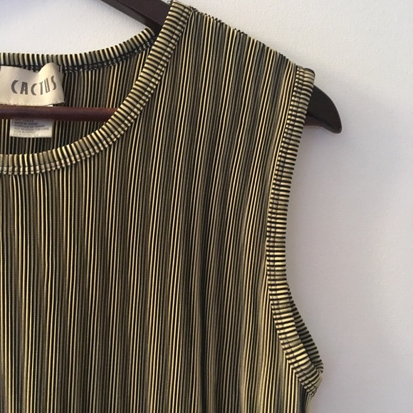 Large Cactus Gold/Olive Sleeveless Tank Top - Picture 3 of 8